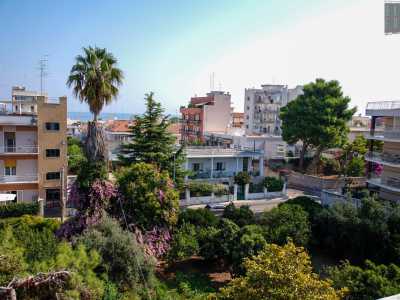E affacciandoci dal parapetto possiamo osservare dall�alto i verdi alberi del rigoglioso giardino e il blu del vicino mar Adriatico, simbolo, assieme alle ville storiche, del borgo di Santo Spirito